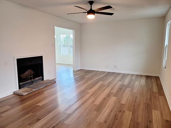 2nd image of 131 Lauren Cir