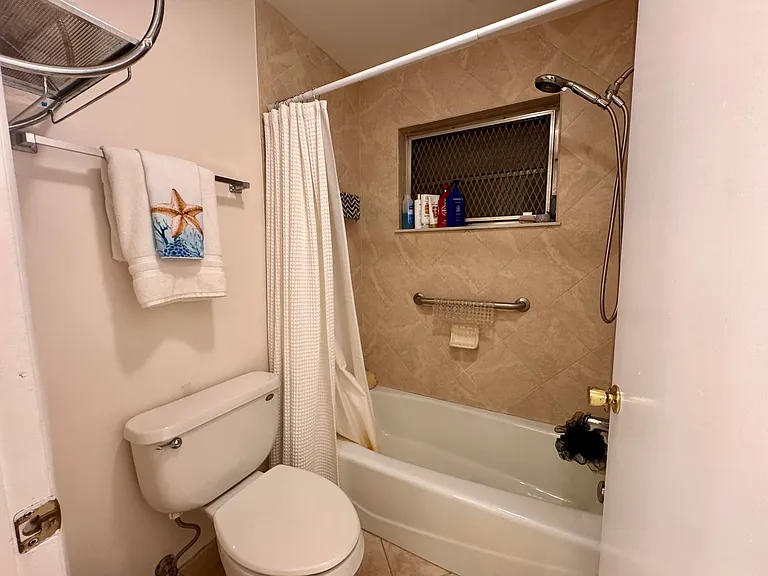 1252 Club Dr W #D — Photo 18