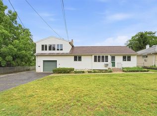 5 Lexington Ave, Wallington, NJ 07057