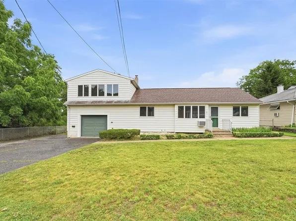 5 Lexington Ave, Wallington, NJ 07057