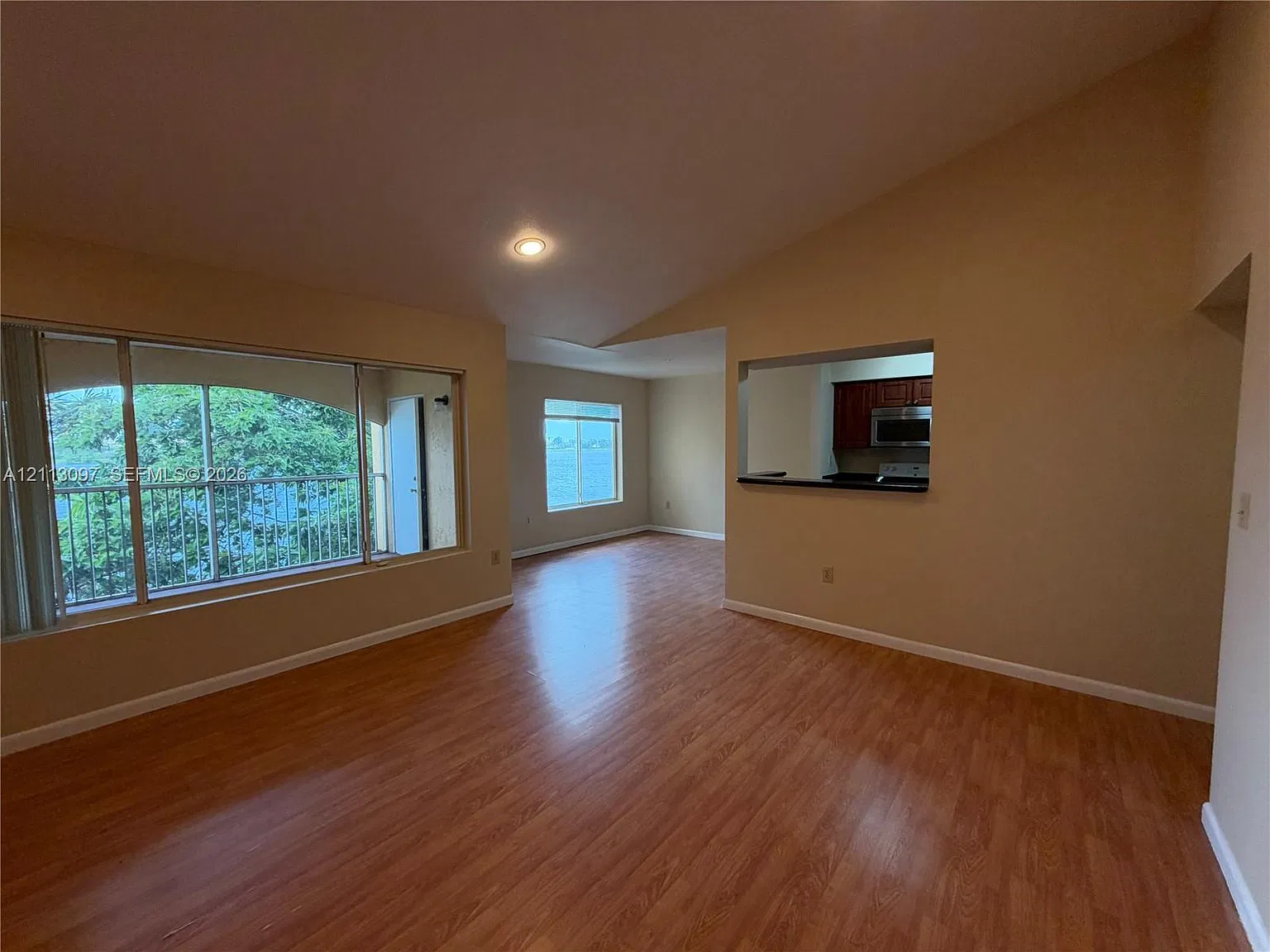 Sailboat Pointe Condo — Photo 1