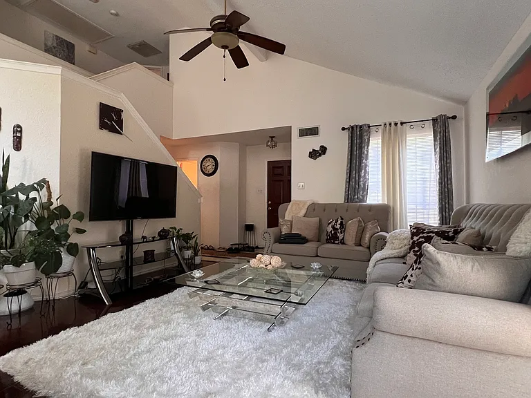 3824 Dalston Ln — Photo 4