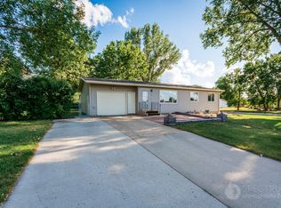 11 Santee Rd, Bismarck, ND 58504