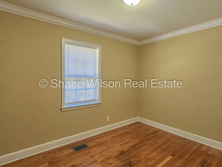 1005 Mountain View Dr — Photo 7