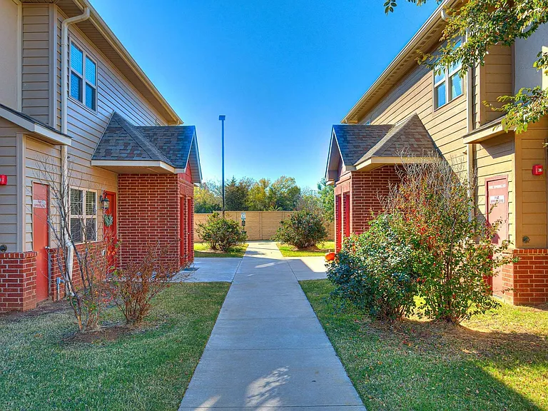 Classen Crossing - Norman-18
