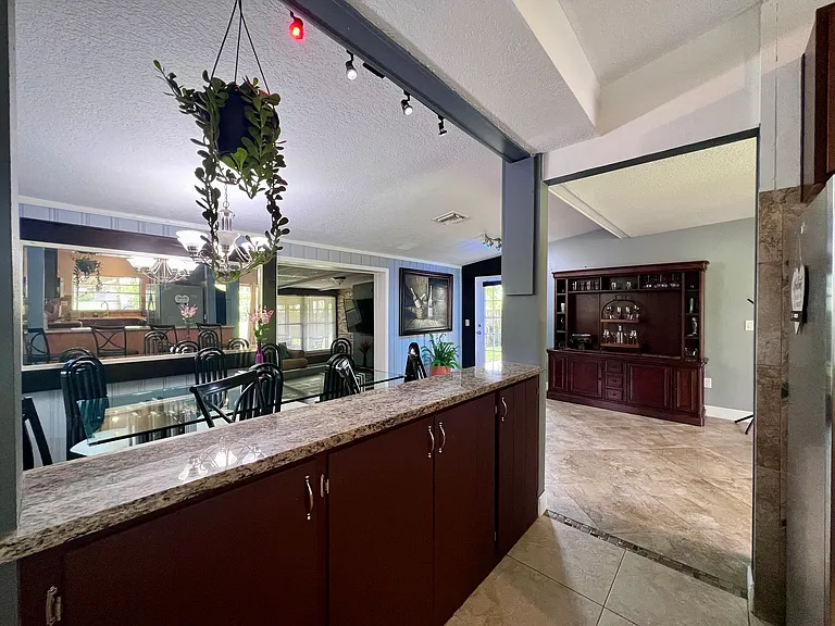 610 Ventura Ave — Photo 7