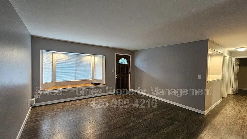 3 bed, 2.0 bath, 1300 sqft, $3,250 — Photo 2
