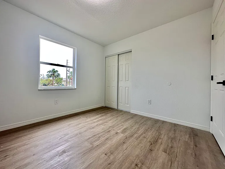 19306 Edgewater Dr — Photo 9