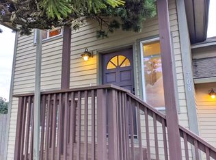 708 SW Bay St, Newport, OR 97365