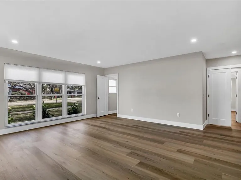 525 Lamara Way NE — Photo 22