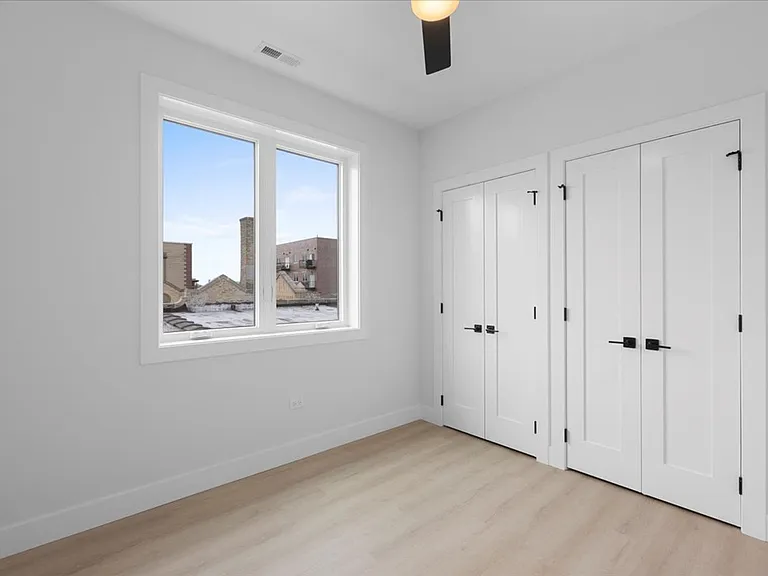 904 W Dakin LLC — Photo 9