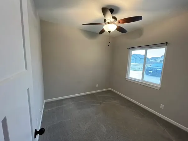 868 N Cloverleaf St — Photo 4