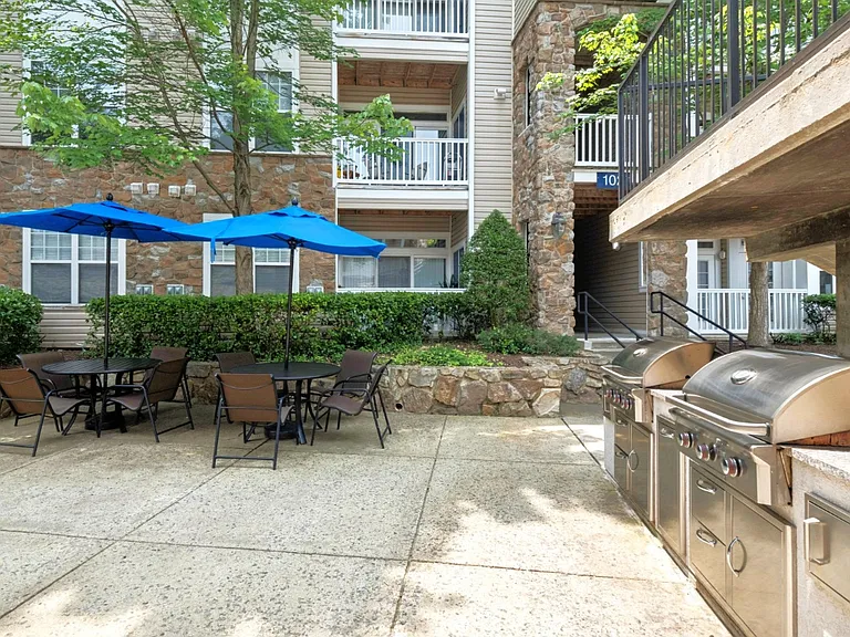 Stone Point Apartments — Photo 21