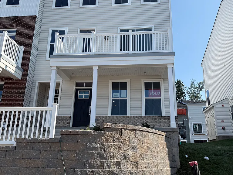 229 Bronze St — Photo 1