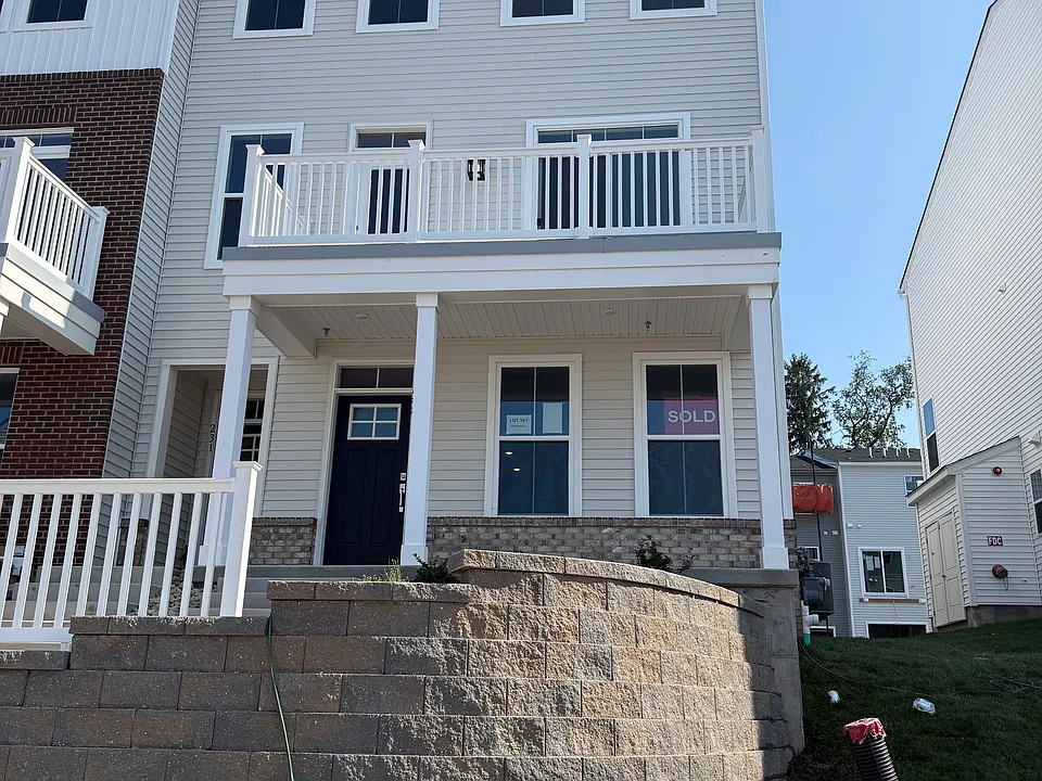 229 Bronze St