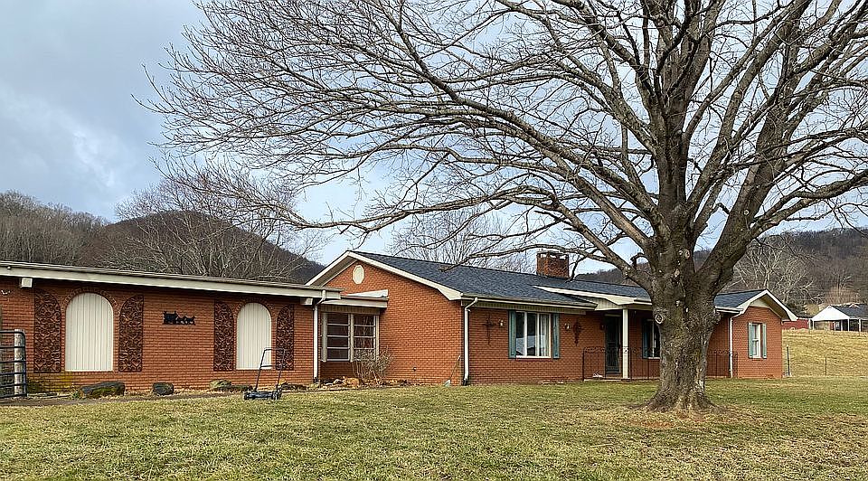 1st image of 829 Beaver Dr
