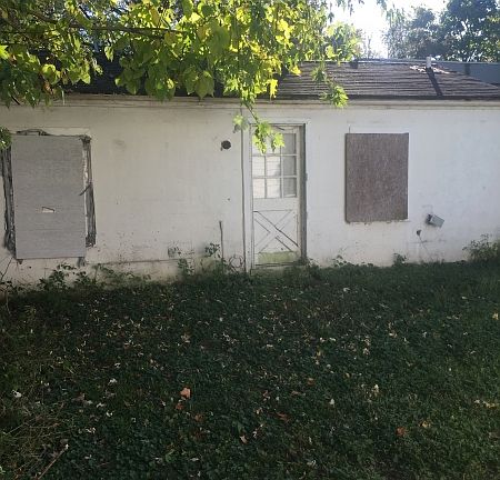 2nd image of 2920 Saint Xavier St