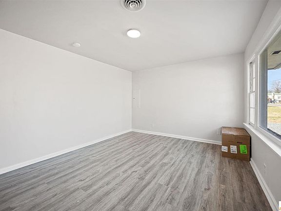 2nd image of 112 Baptist St
