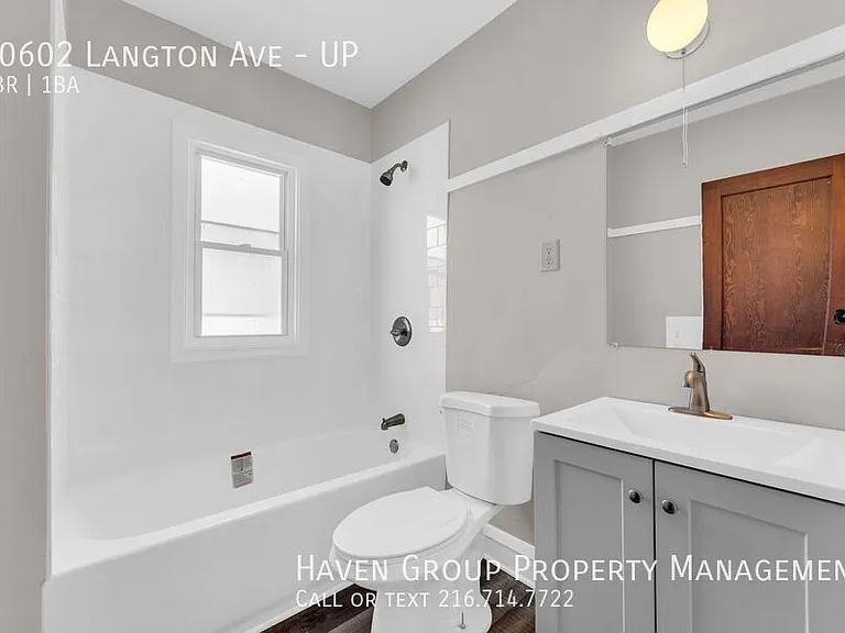 10602 Langton Ave #UP — Photo 18