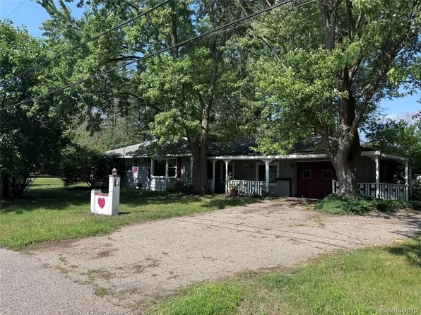 1260 Gilbert St, Flint, MI 48532