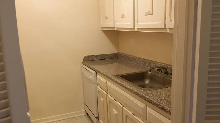 Rented by Realty Queens LLC | media 4