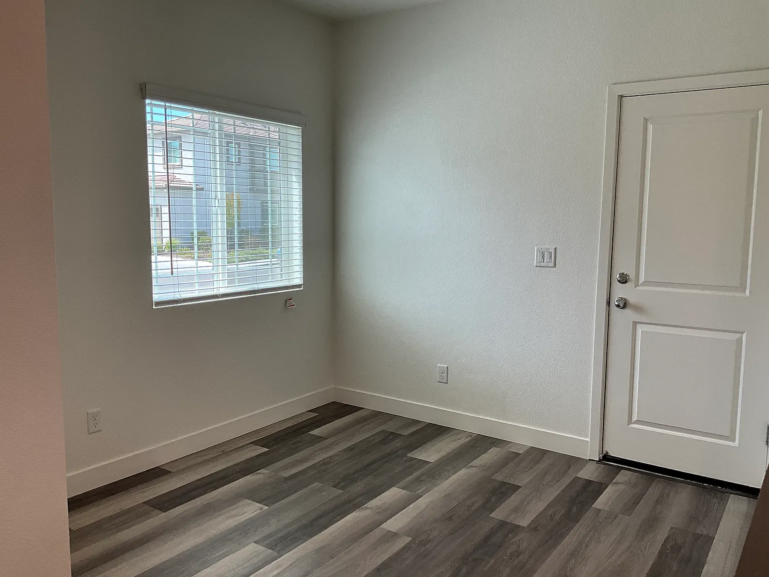 3 bed, 1306 sqft, $2,700 — Photo 4