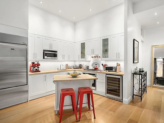 5th image of 159 W 24th St #Townhouse