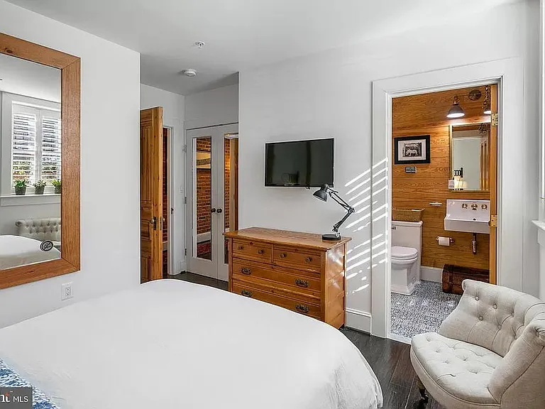 1223 5th St NW #1B — Photo 4