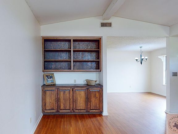 4th image of 3717 Greenwood Ave