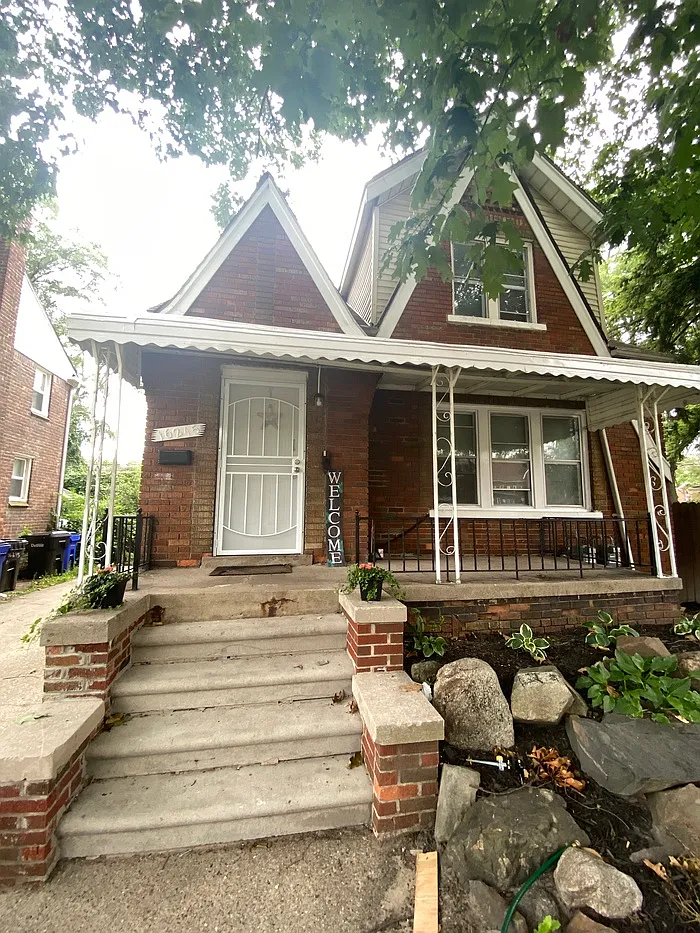 2 bed, 1.0 bath, $950 — Photo 1