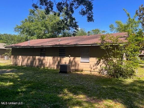 3rd image of 218 Eastland Blvd