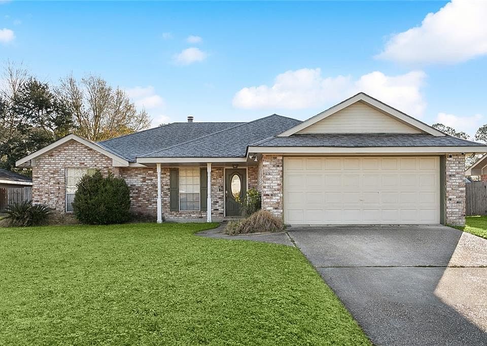 1st image of 113 Crescentwood Loop