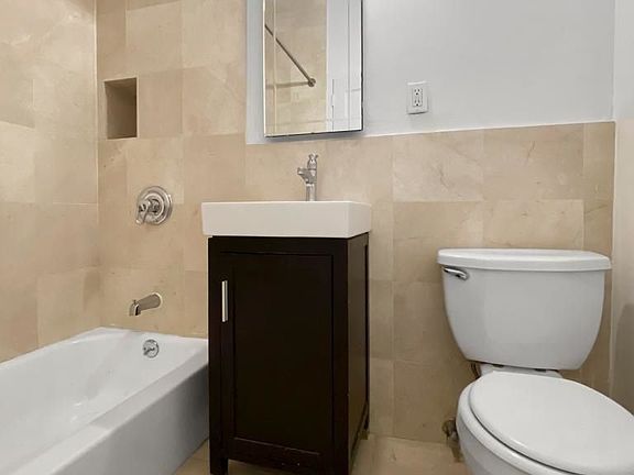 5th image of 300 Manhattan Ave APT 1c