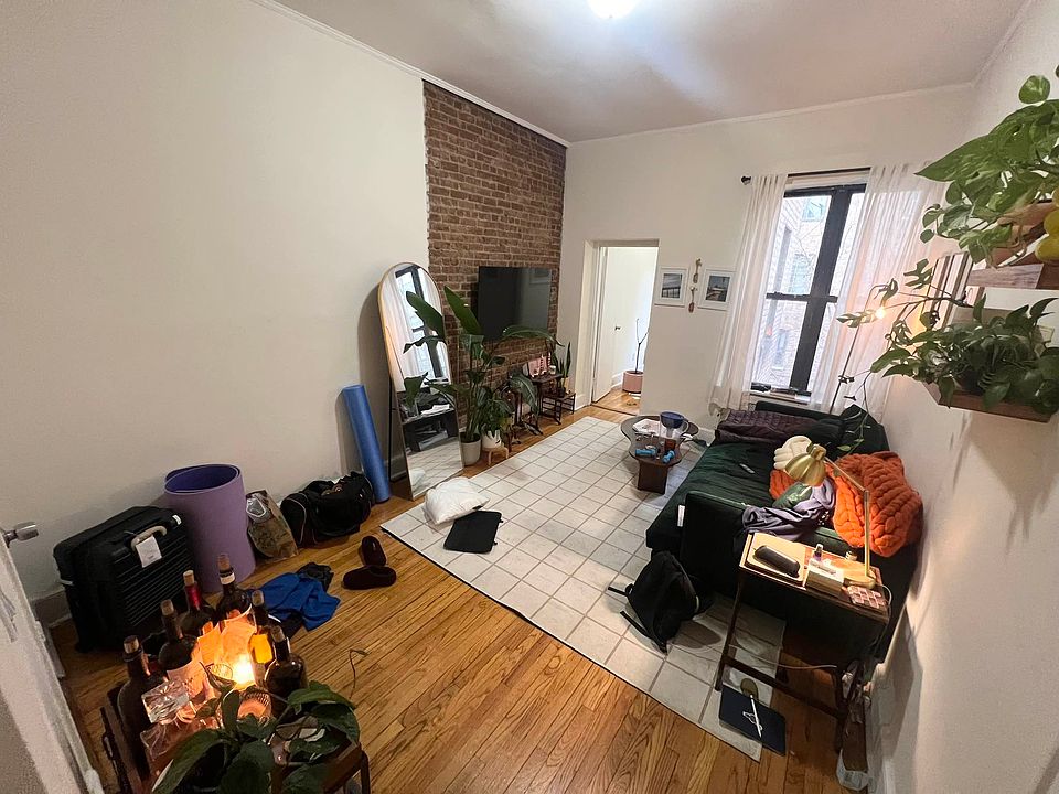 1st image of 147 W 78th St #3