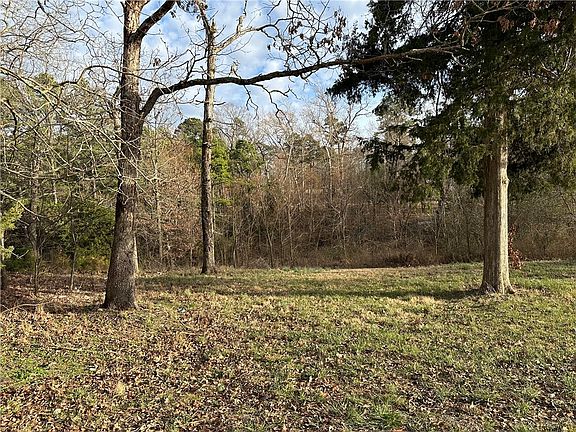 3rd image of 2 Belaire Dr #11
