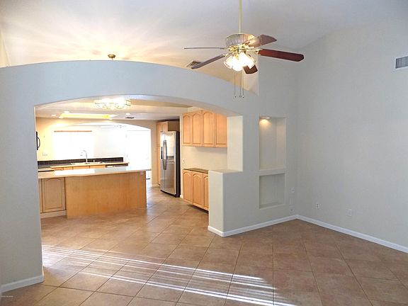4th image of 1049 N Fleetwood Pl