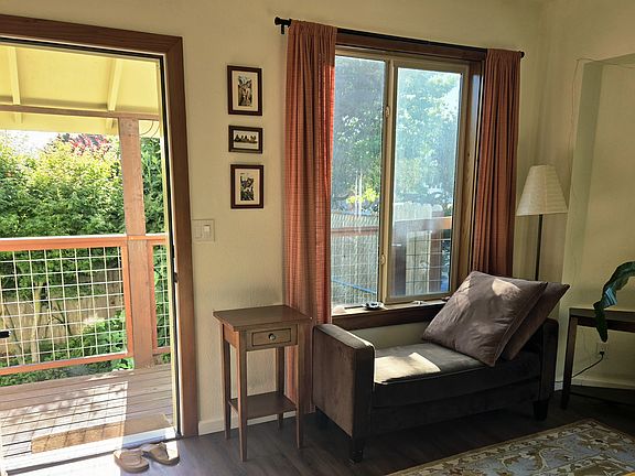 4th image of 2438 Travis Ct #A