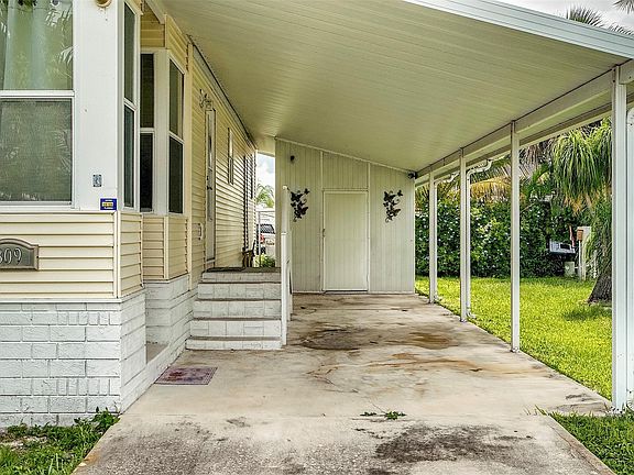 4th image of 809 Putter Place