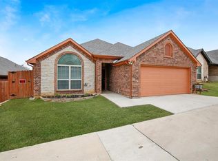 616 Sandy Ln, Fort Worth, TX 76120