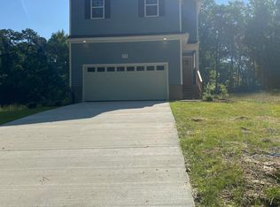 704 Pinecrest St, Carthage, NC 28327