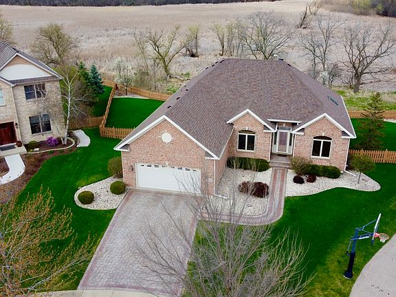2nd image of 1118 Beachwood Ct