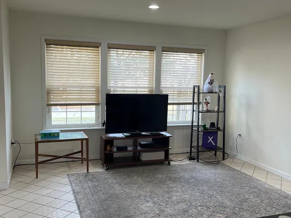 27 Benjamin Franklin Dr #C, Monroe Township, NJ 08831