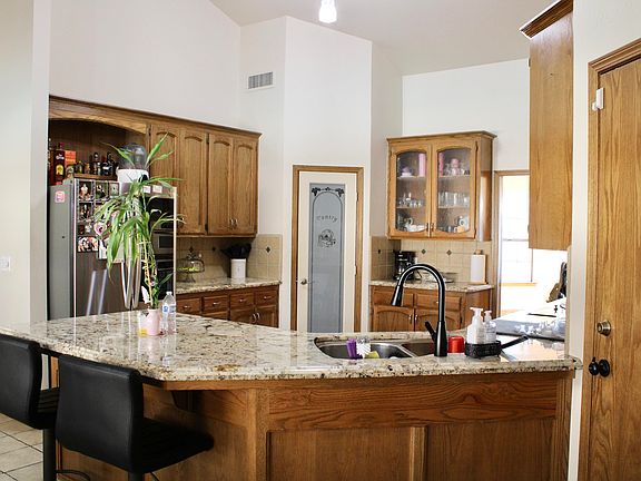 5th image of 2524 E Hillcrest Court