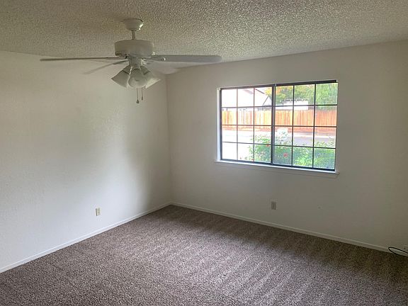 2nd image of 1565 E Everglade Ave