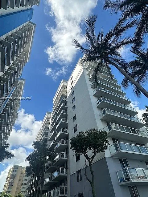 Blue Lagoon Condo — Photo 2