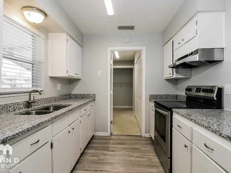 7088 Spring Hill Dr — Photo 4