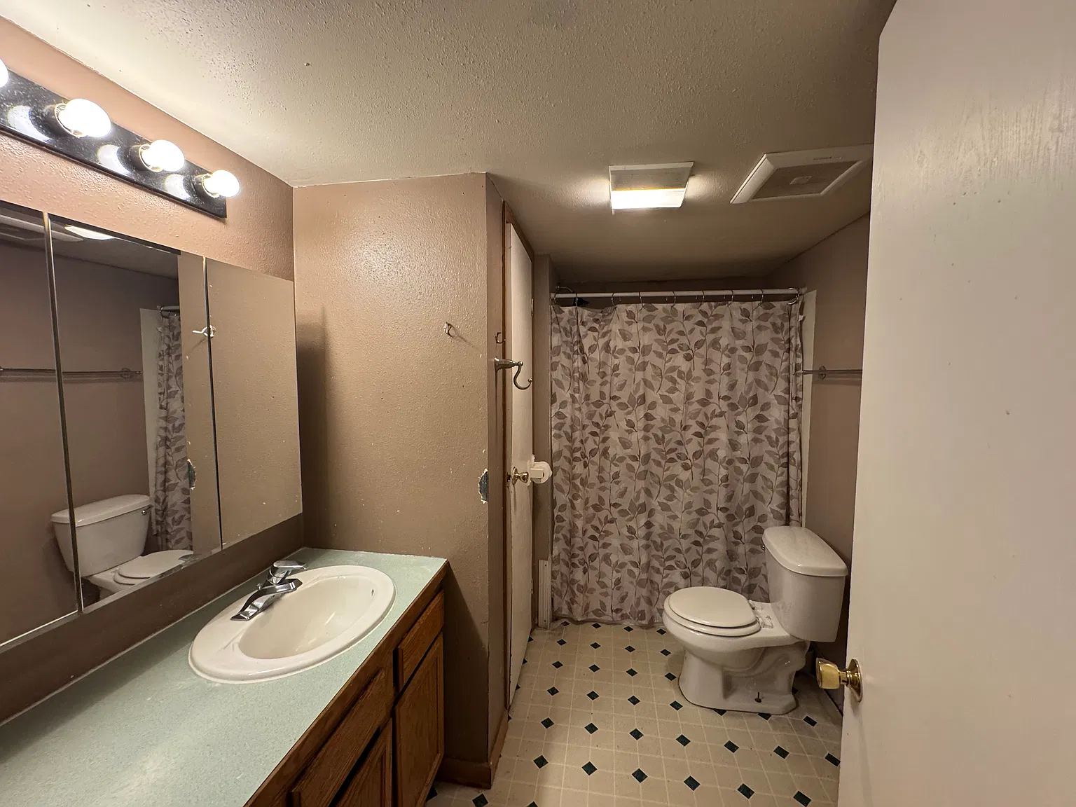 2 bed, 900 sqft, $1,050 — Photo 2