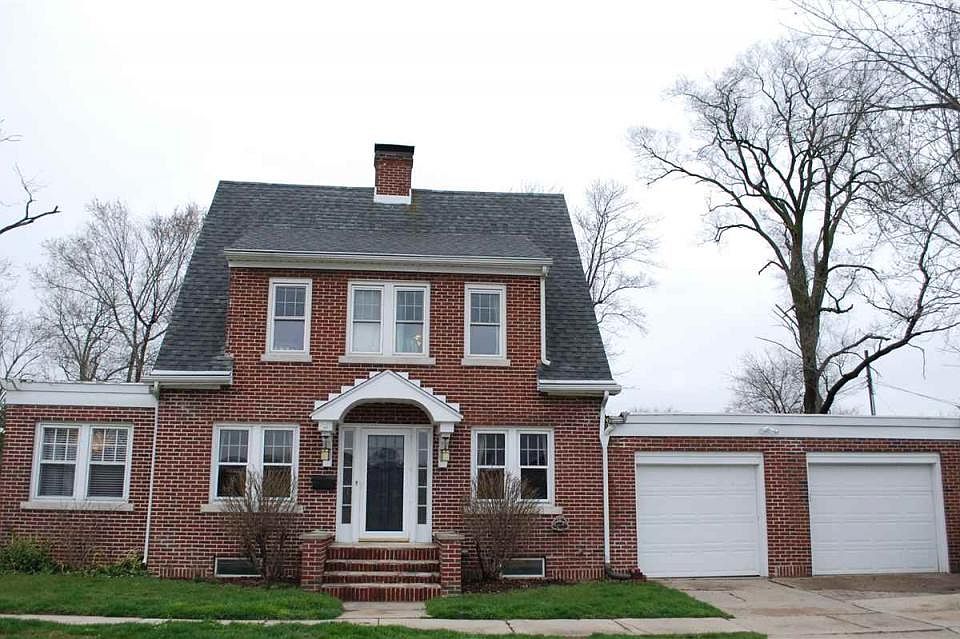 1st image of 402 Studebaker St