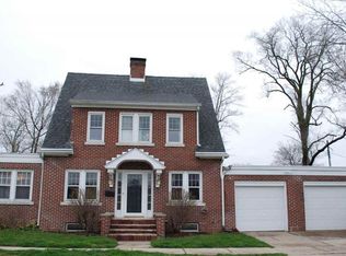 402 Studebaker St, Mishawaka, IN 46544
