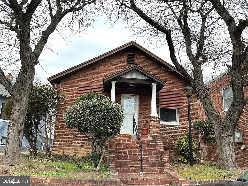 1st image of 520 E Mount Ida Ave